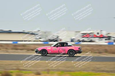 media/Jan-26-2025-CalClub SCCA (Sun) [[cfcea7df88]]/Group 1/Race/